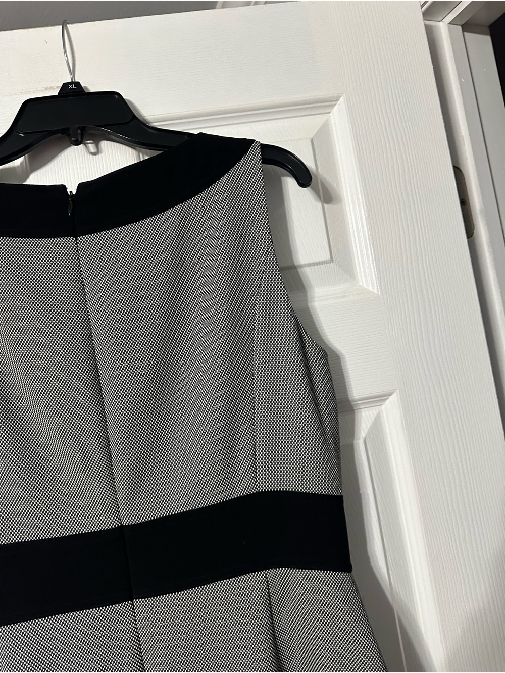 Tahari Arthur S. Levine Black and Gray Sleeveless Sheath Dress - Picture 11 of 15